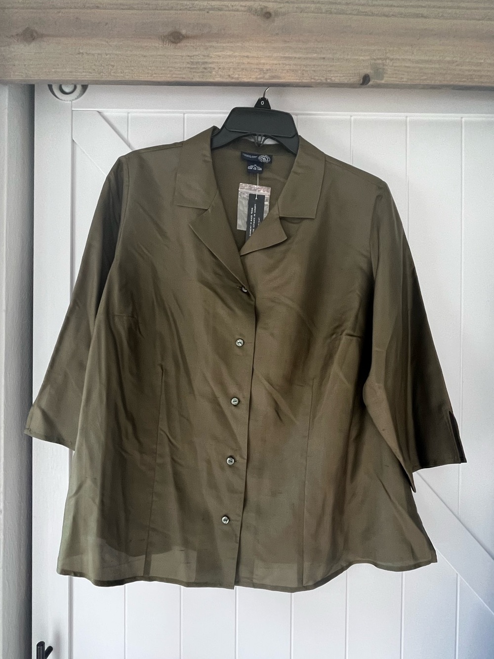 NWT Venezia Jeans 100% Silk Olive Green Button 3/4 Sleeve Blouse Top Shirt